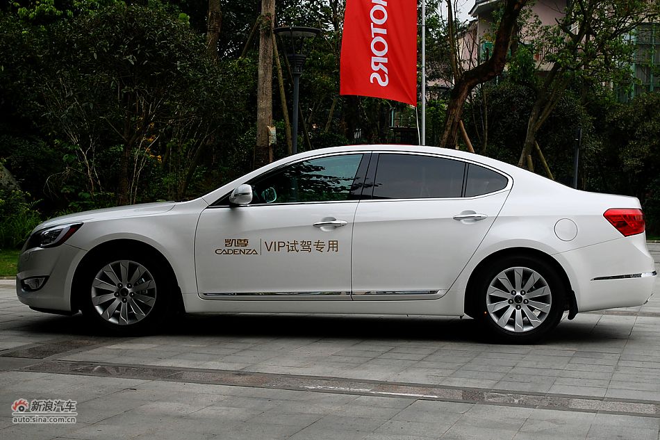 凯尊2.4L旗舰型外观