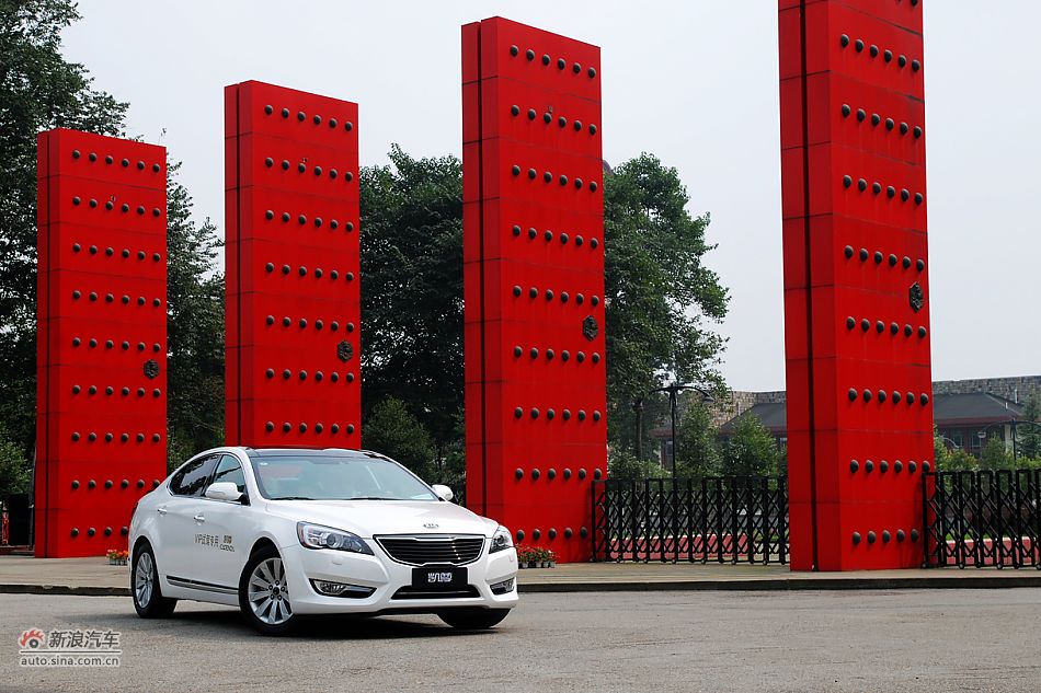 凯尊2.4L旗舰型外观