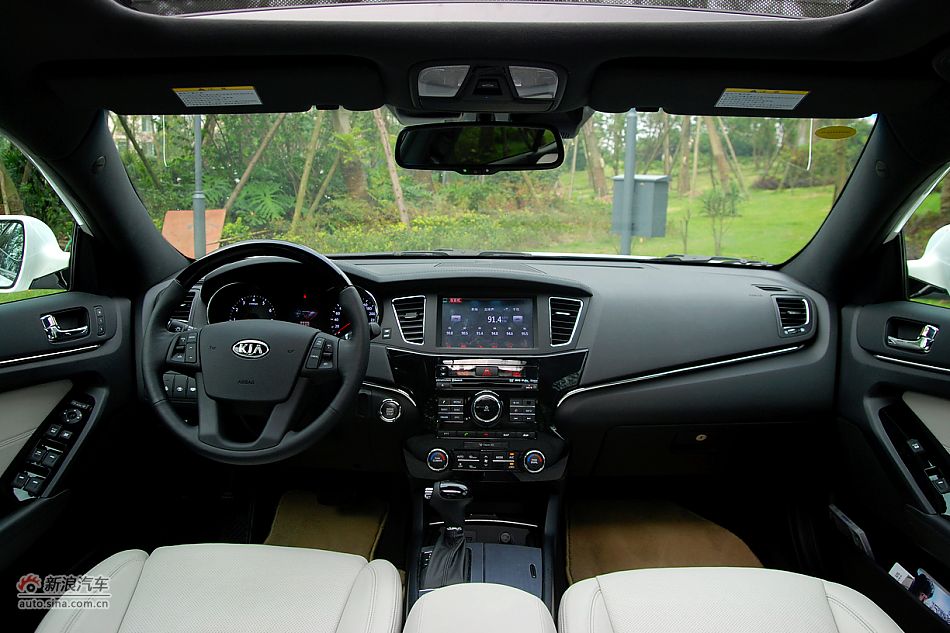 凯尊2.4L旗舰型内饰