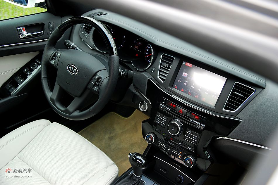 凯尊2.4L旗舰型内饰