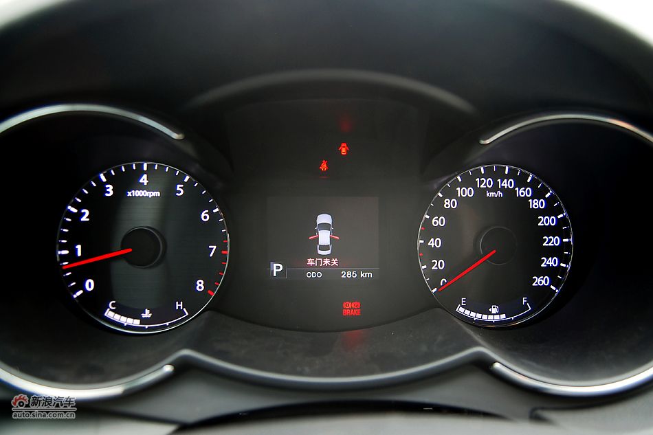 凯尊2.4L旗舰型内饰