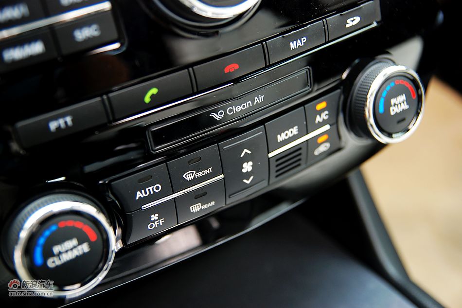 凯尊2.4L旗舰型内饰