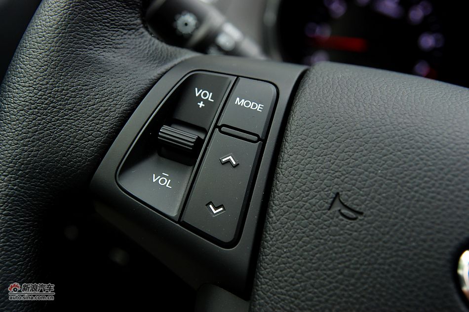 凯尊2.4L旗舰型内饰