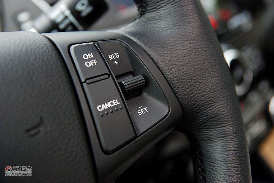 凯尊2.4L旗舰型内饰