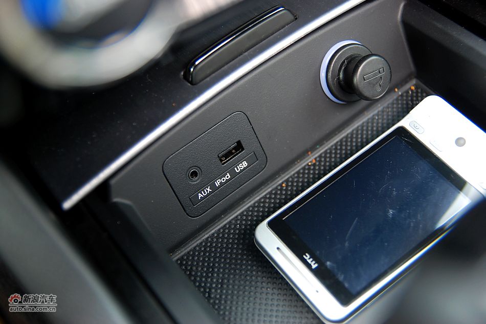 凯尊2.4L旗舰型内饰