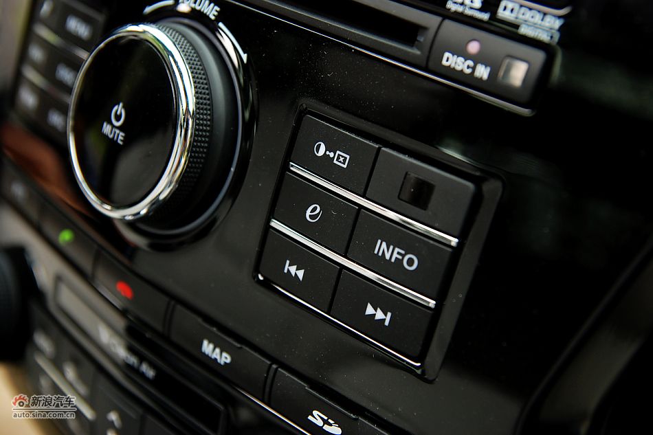 凯尊2.4L旗舰型内饰