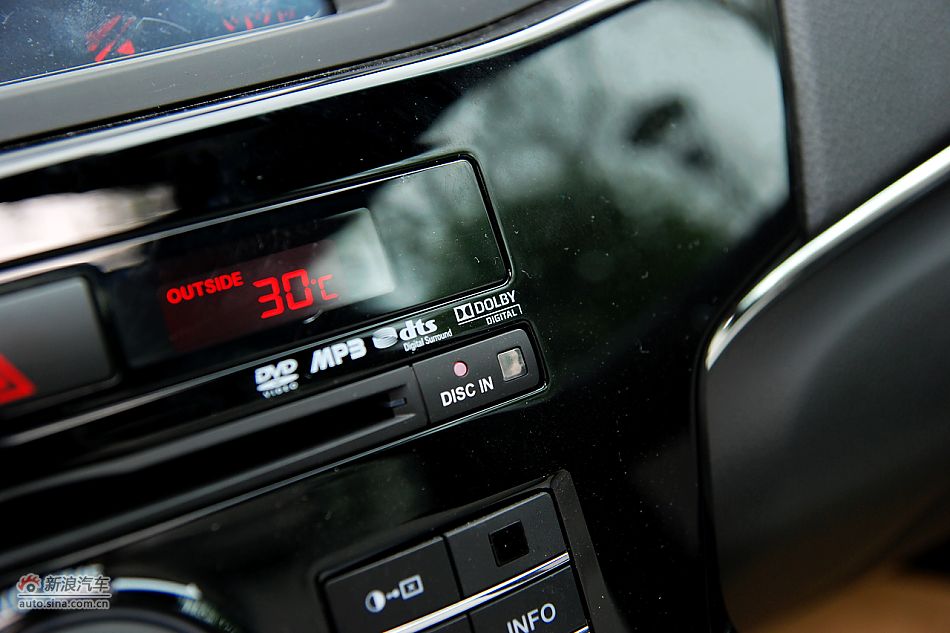 凯尊2.4L旗舰型内饰