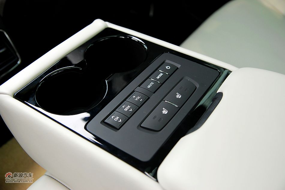 凯尊2.4L旗舰型内饰