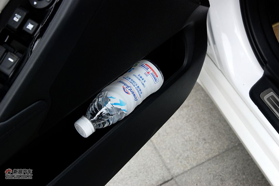 凯尊2.4L旗舰型内饰