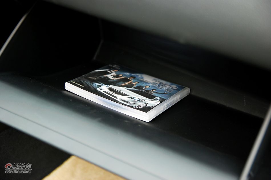 凯尊2.4L旗舰型内饰