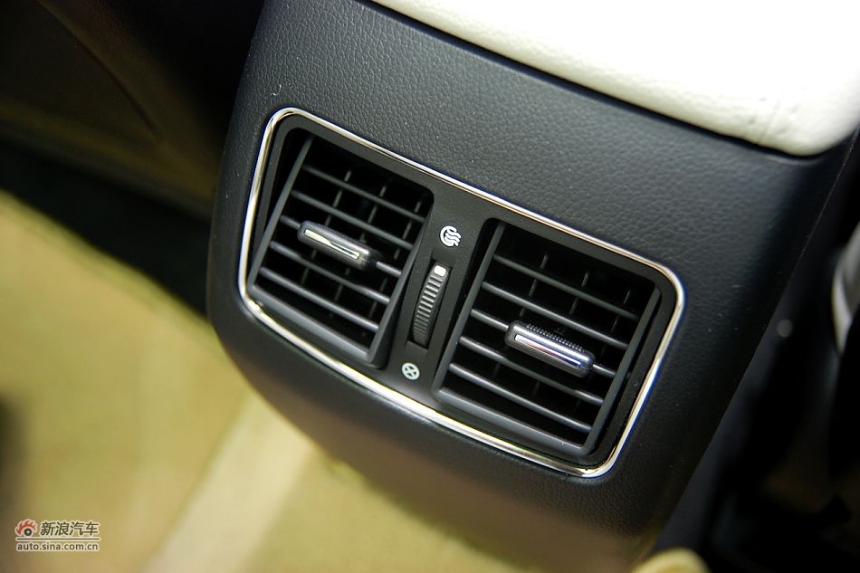 凯尊2.4L旗舰型内饰