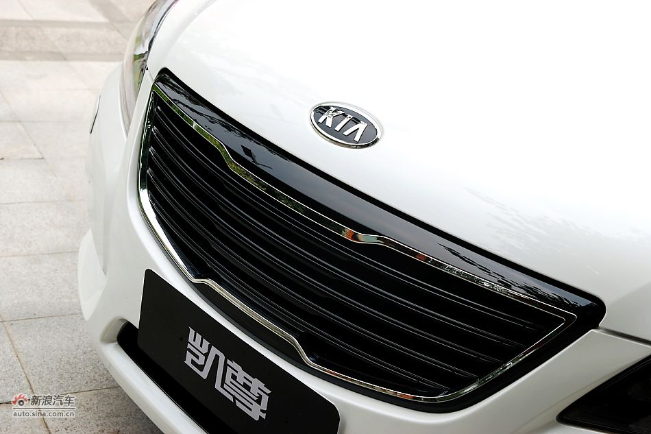 凯尊2.4L旗舰型外观