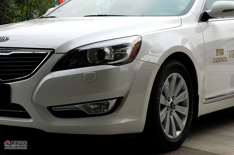 凯尊2.4L旗舰型外观