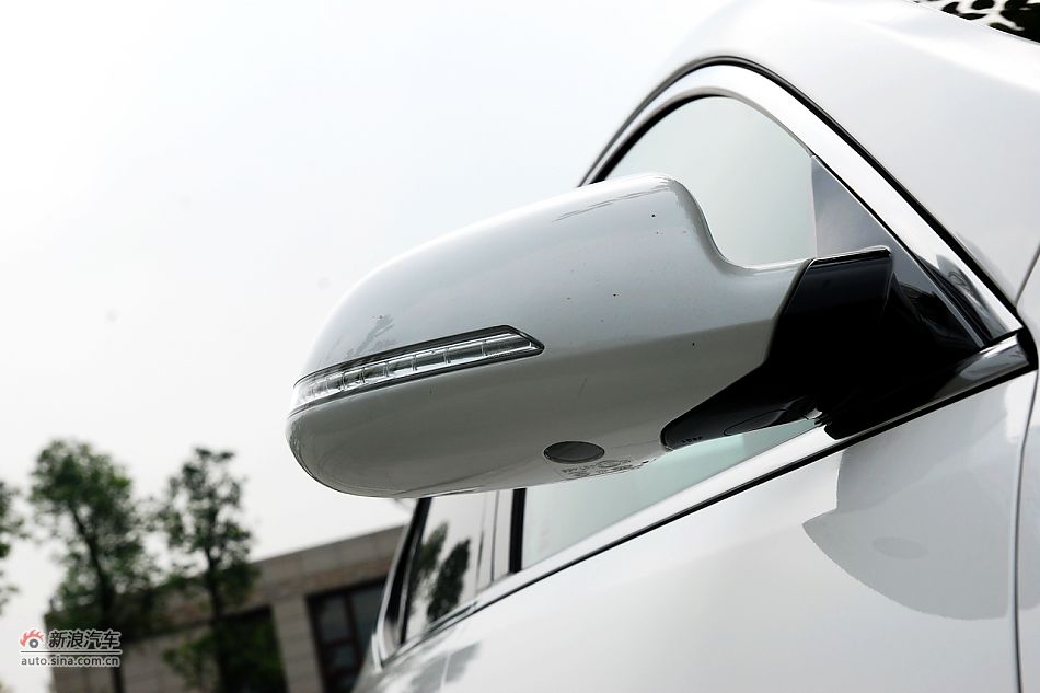 凯尊2.4L旗舰型外观