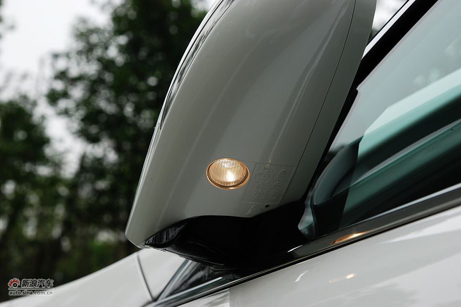 凯尊2.4L旗舰型外观