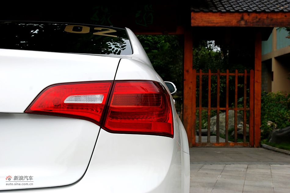 凯尊2.4L旗舰型外观