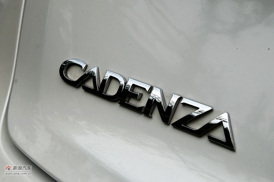 凯尊2.4L旗舰型外观