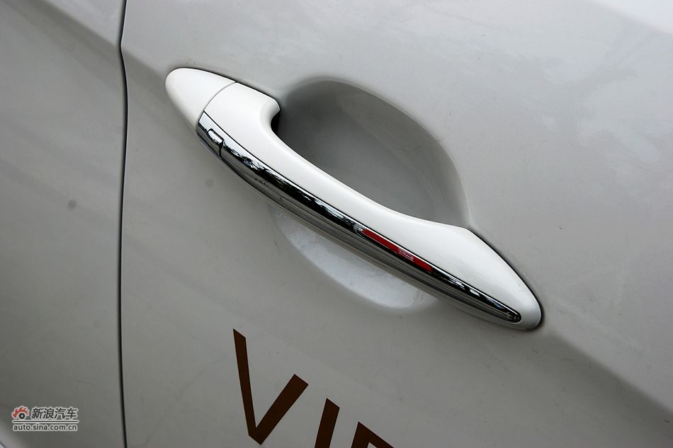 凯尊2.4L旗舰型外观