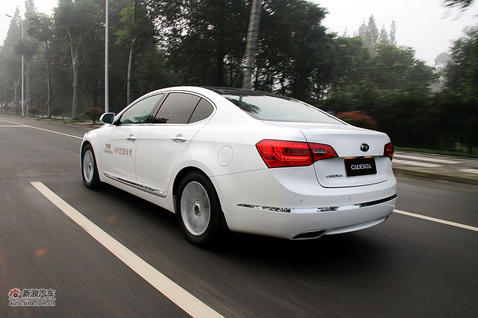 凯尊2.4L旗舰型动态实拍图