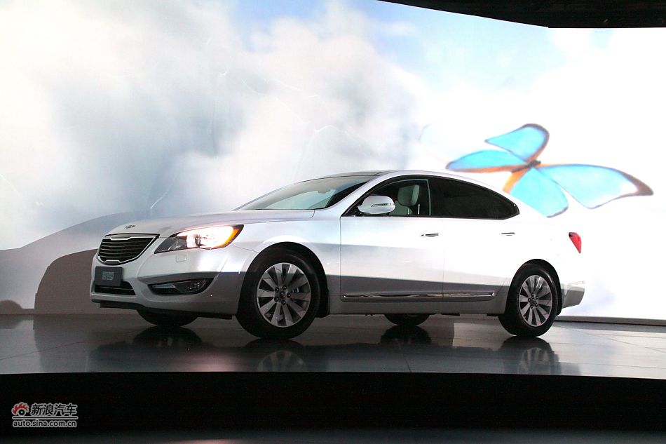 进口起亚凯尊上市现场图