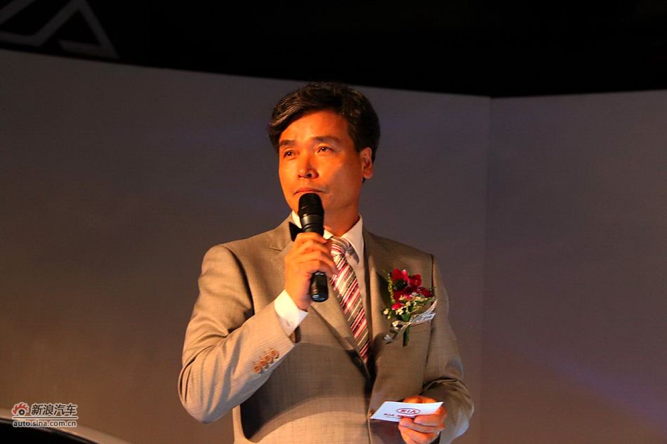 进口起亚凯尊上市现场图