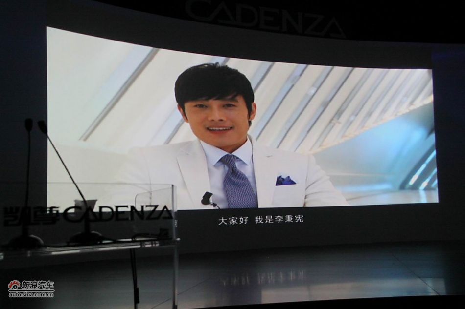 进口起亚凯尊上市现场表演