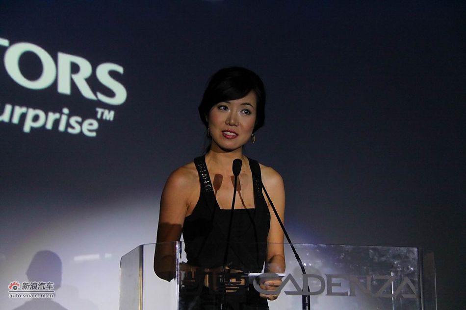 进口起亚凯尊上市现场图