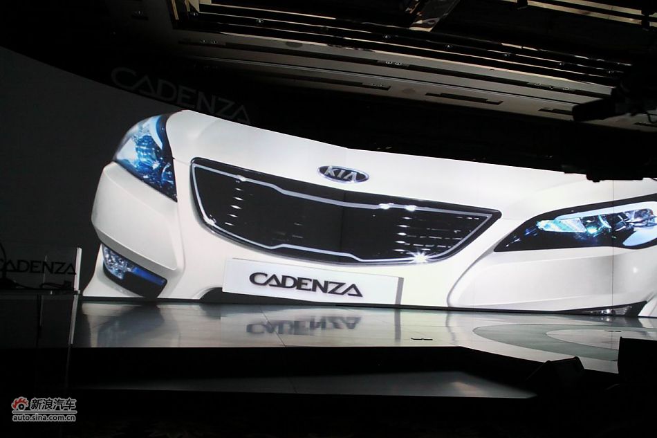 进口起亚凯尊上市现场图