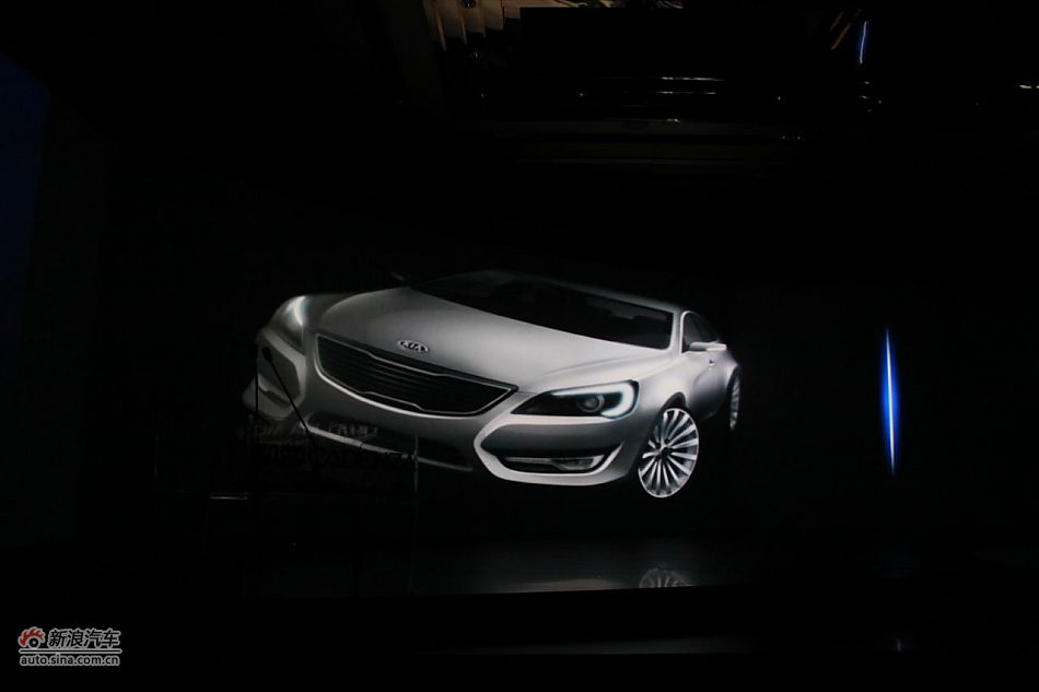 进口起亚凯尊上市现场图