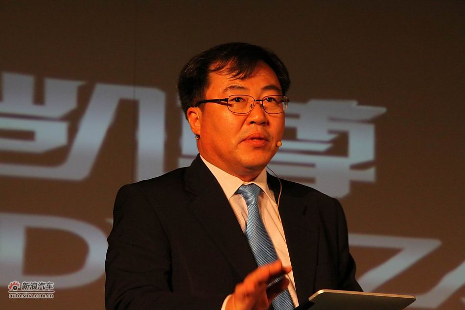 进口起亚凯尊上市现场图