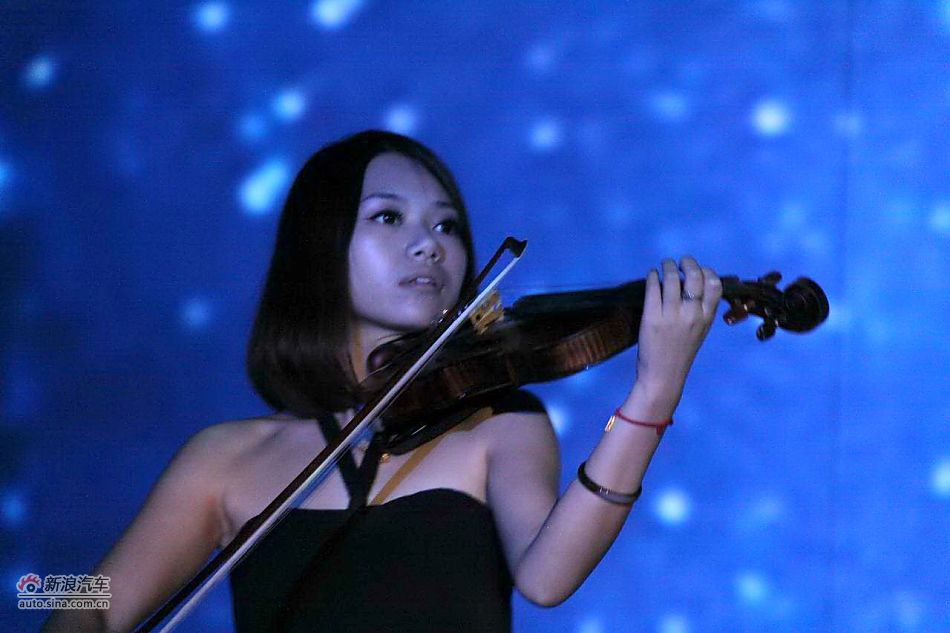 进口起亚凯尊上市现场表演图