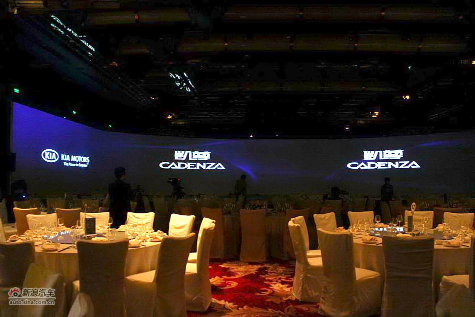 进口起亚凯尊上市现场图