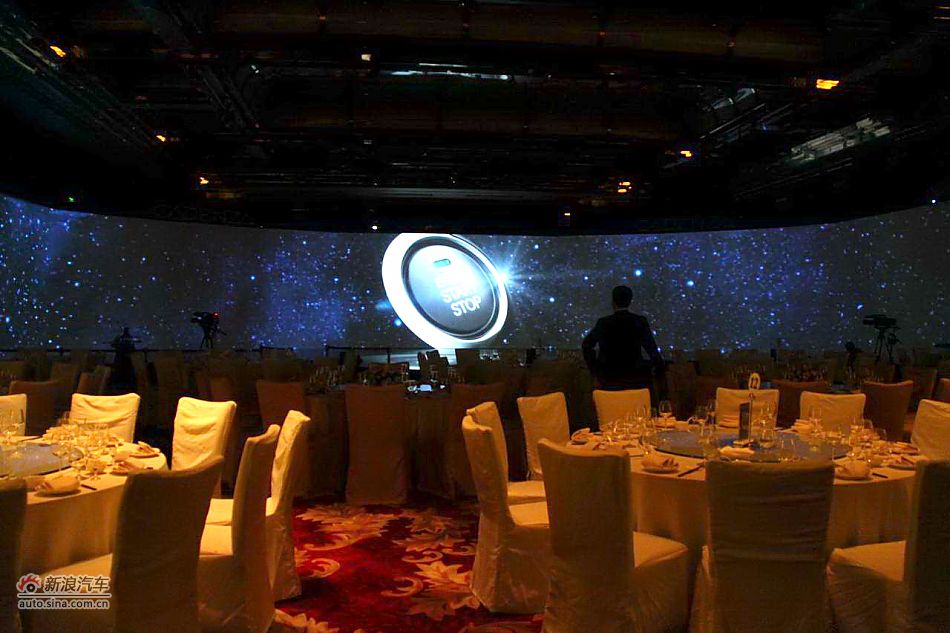 进口起亚凯尊上市现场图