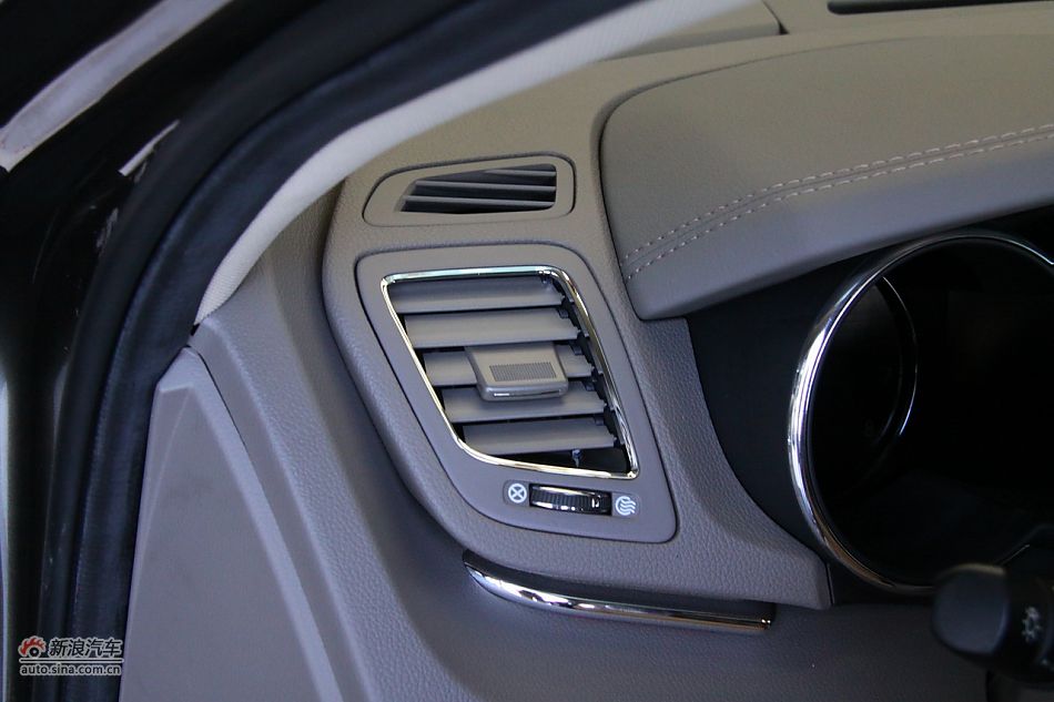 进口起亚凯尊上市现场图