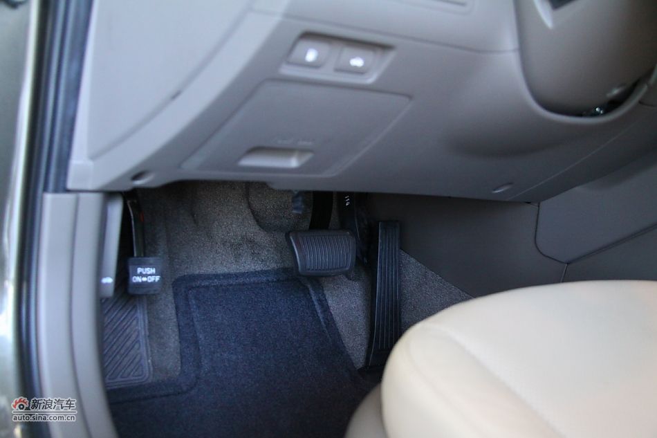 进口起亚凯尊上市现场图