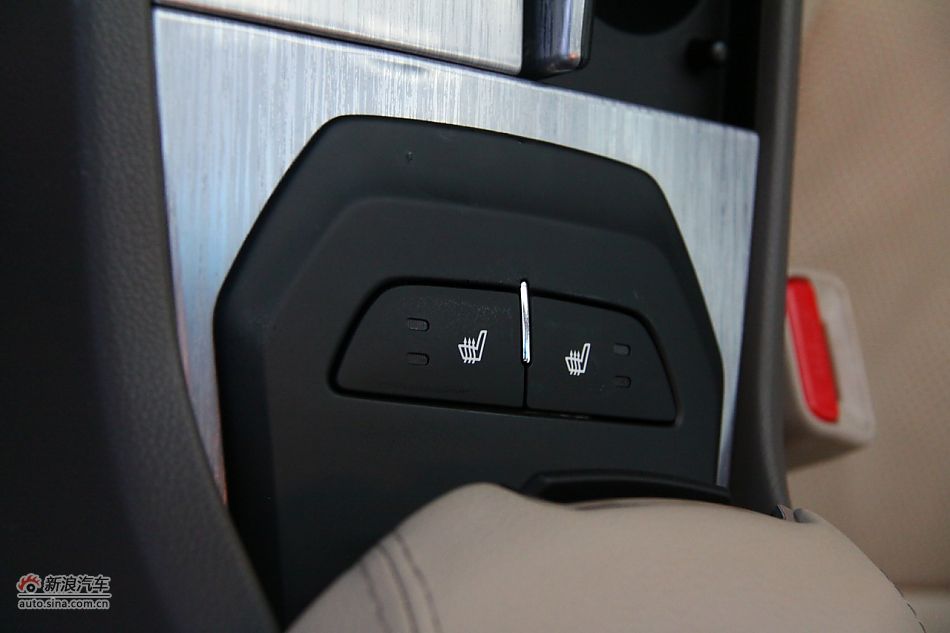 进口起亚凯尊上市现场图