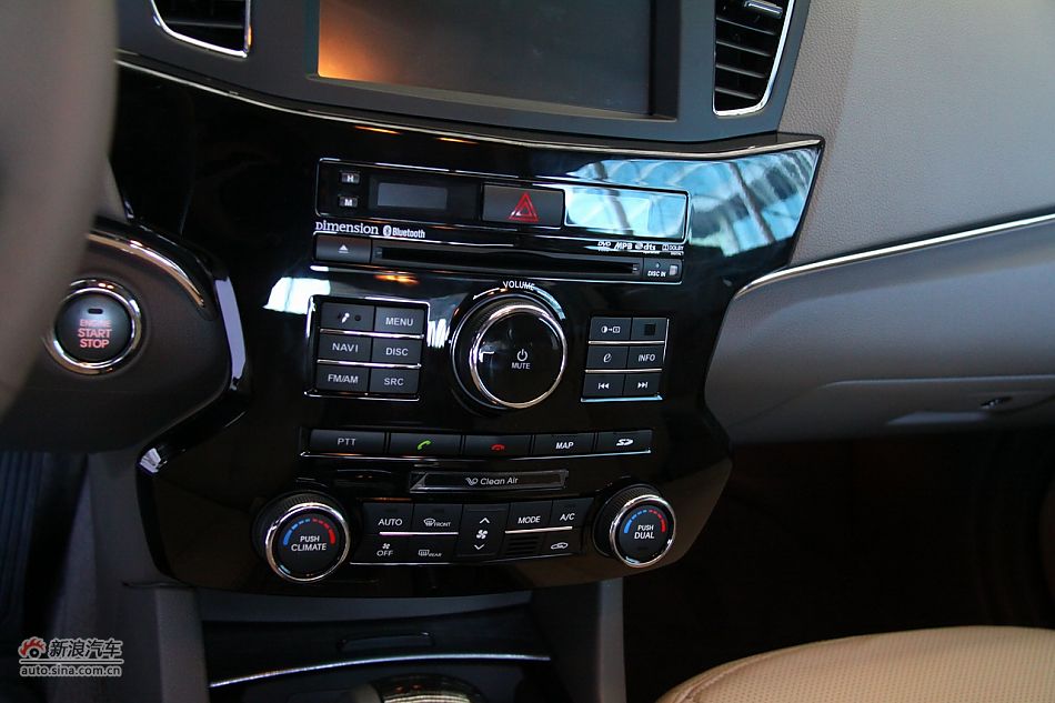 进口起亚凯尊上市现场图