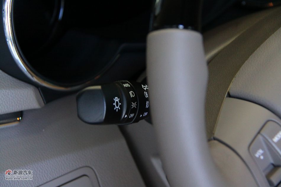 进口起亚凯尊上市现场图