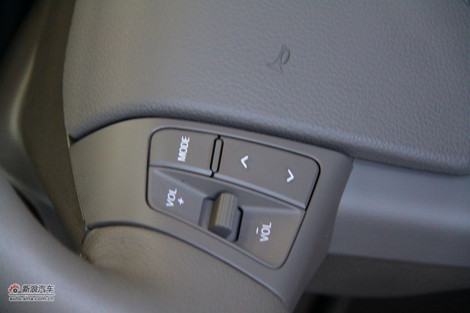 进口起亚凯尊上市现场图