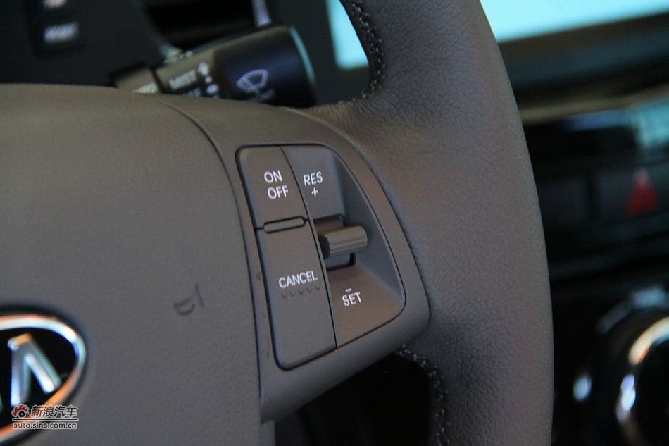 进口起亚凯尊上市现场图