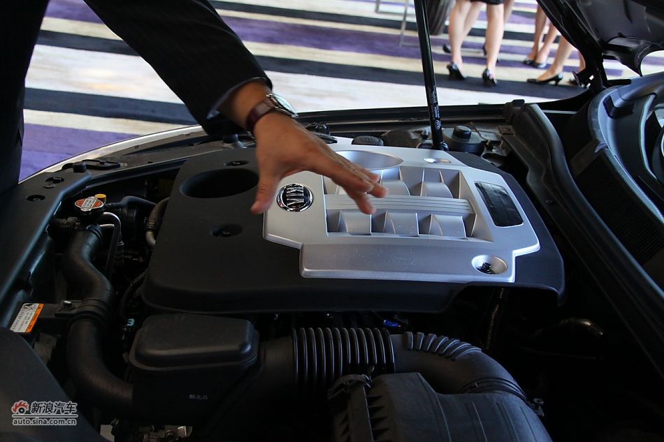 进口起亚凯尊上市现场图