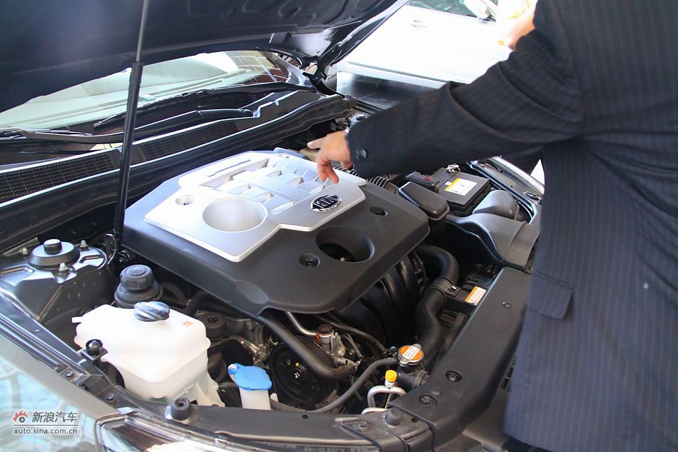 进口起亚凯尊上市现场图