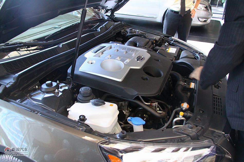 进口起亚凯尊上市现场图