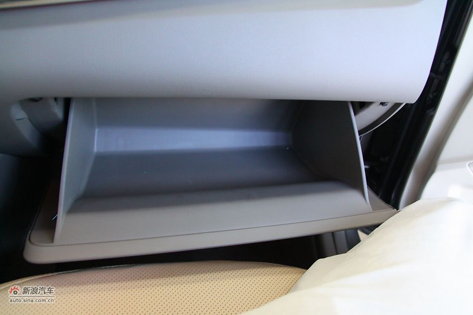 进口起亚凯尊上市现场图