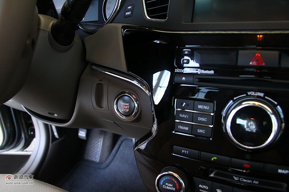 进口起亚凯尊上市现场图