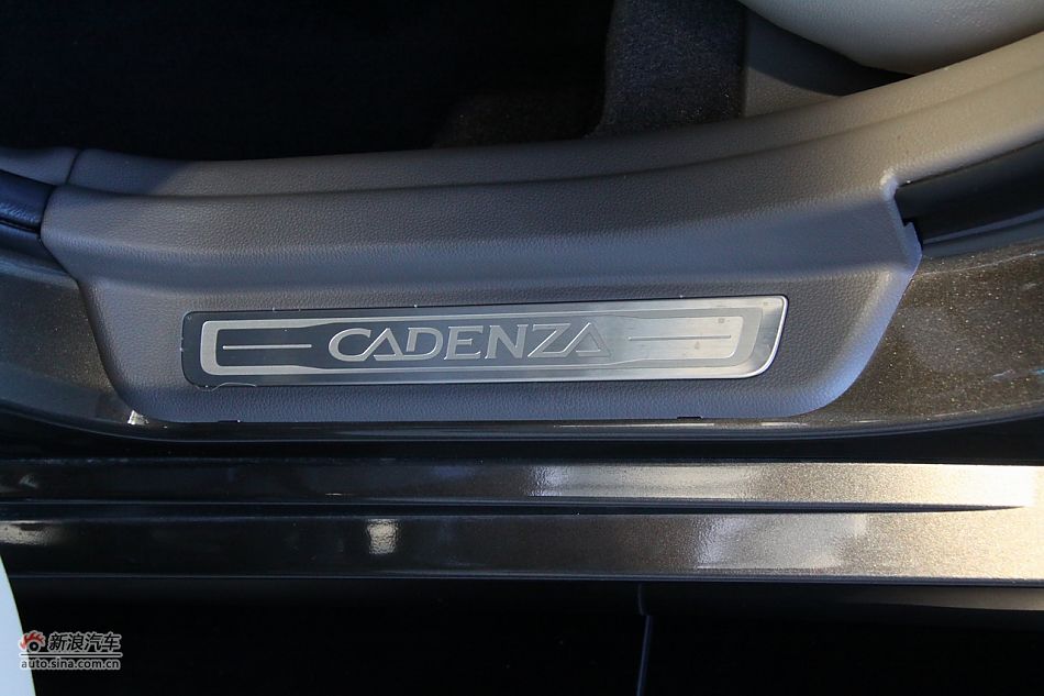 进口起亚凯尊上市现场图