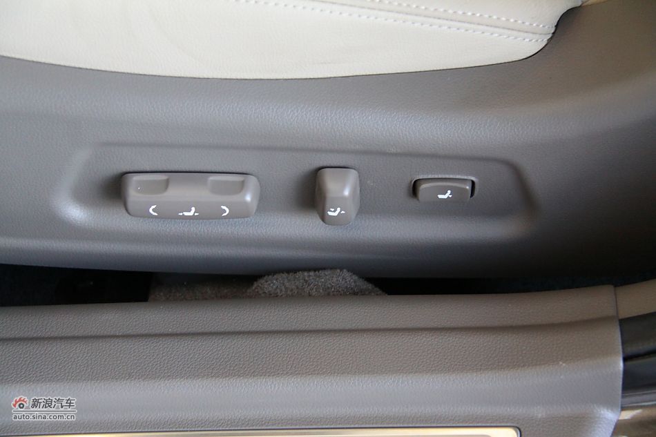 进口起亚凯尊上市现场图