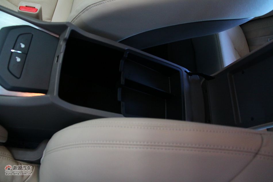 进口起亚凯尊上市现场图