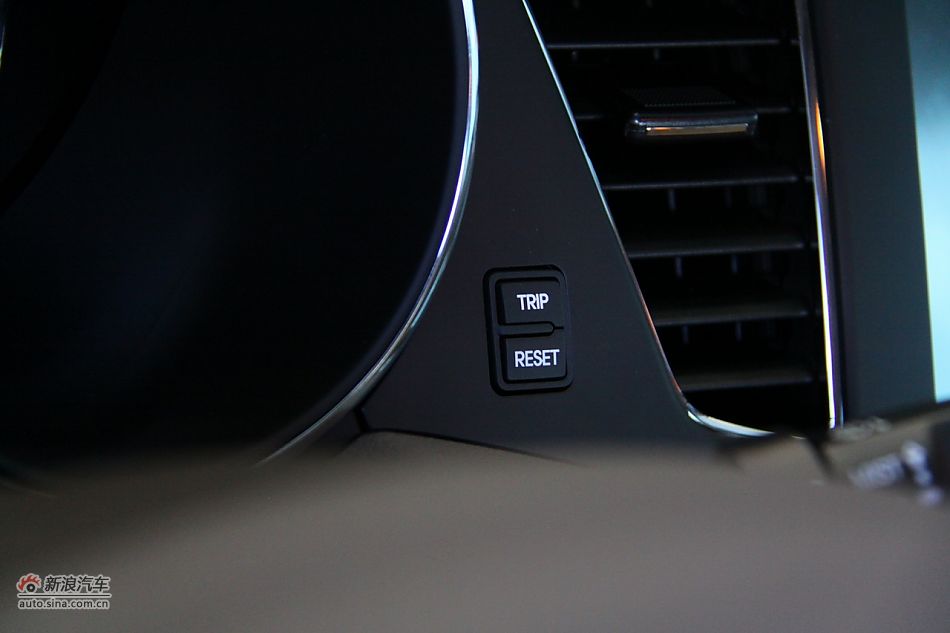 进口起亚凯尊上市现场图