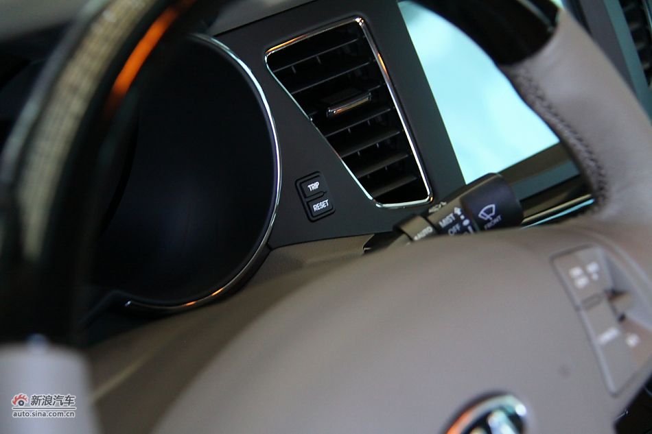 进口起亚凯尊上市现场图